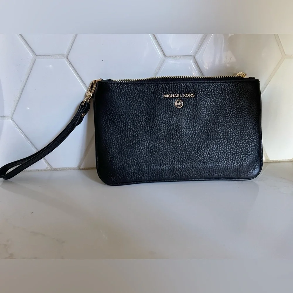 Michael Kors Jet Set Clutch Wristlet Excellent condition!